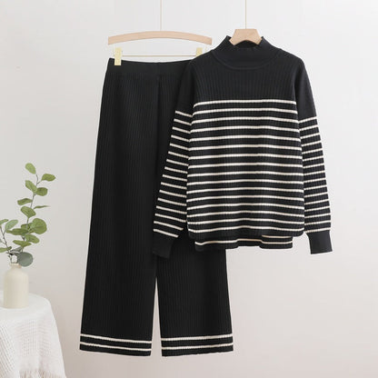 Sophia - Rullehalsgenser og brede stripete bukser med ribbestrikket design