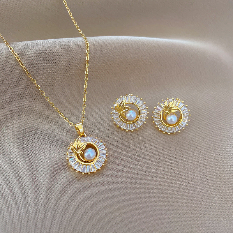 PearlLuxe - Halskjede og øredobbersett med geometrisk design