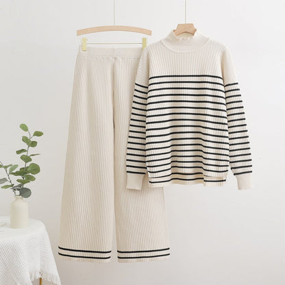 Sophia - Rullehalsgenser og brede stripete bukser med ribbestrikket design