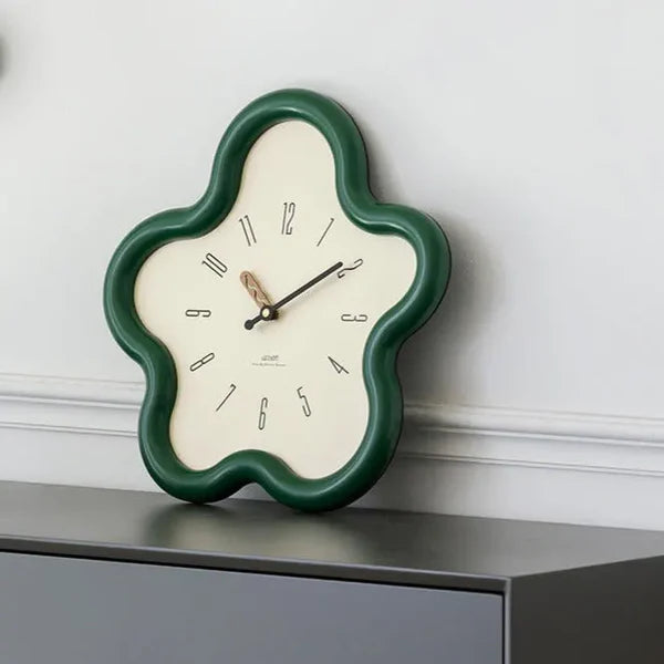 FloraTime – Stille veggklokke med 3D-blomsterdesign og minimalistisk skjerm