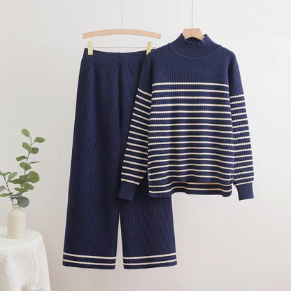 Sophia - Rullehalsgenser og brede stripete bukser med ribbestrikket design
