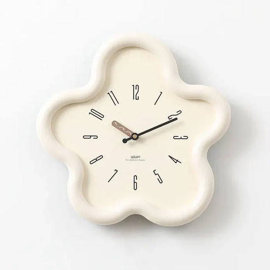 FloraTime – Stille veggklokke med 3D-blomsterdesign og minimalistisk skjerm