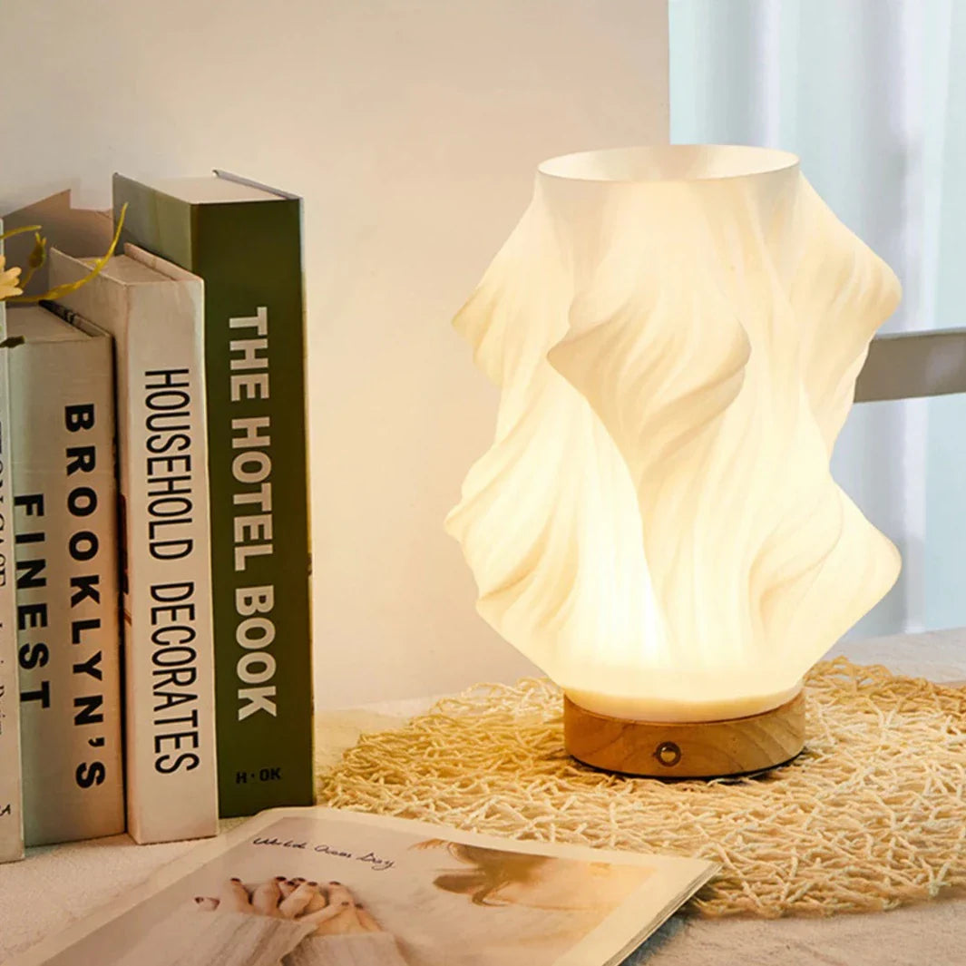 WaveGlow – Moderne bordlampe med bølgemønster for koselig stemningsbelysning