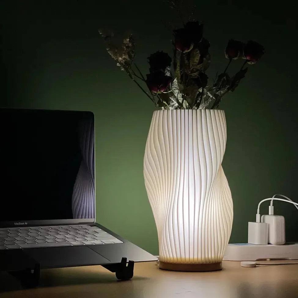 WaveGlow – Moderne bordlampe med bølgemønster for koselig stemningsbelysning