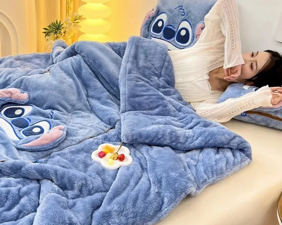 CozyNest – Komfort Plysj Pledd og Putesett med Leken Design
