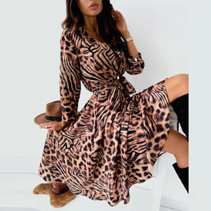 Greta - Klassisk vintagekjole med lange ermer og V-hals kutt