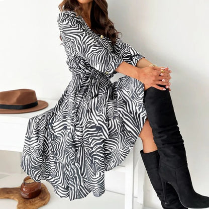 Greta - Klassisk vintagekjole med lange ermer og V-hals kutt