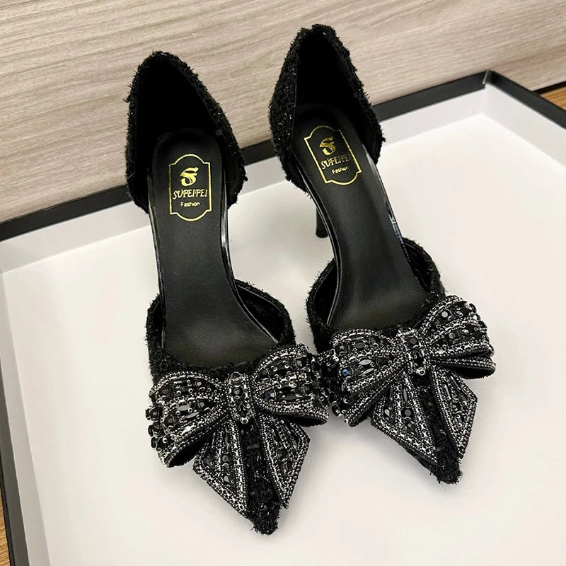 Scarlett - Stiletto med dekorativ sløyfe og spiss tå design