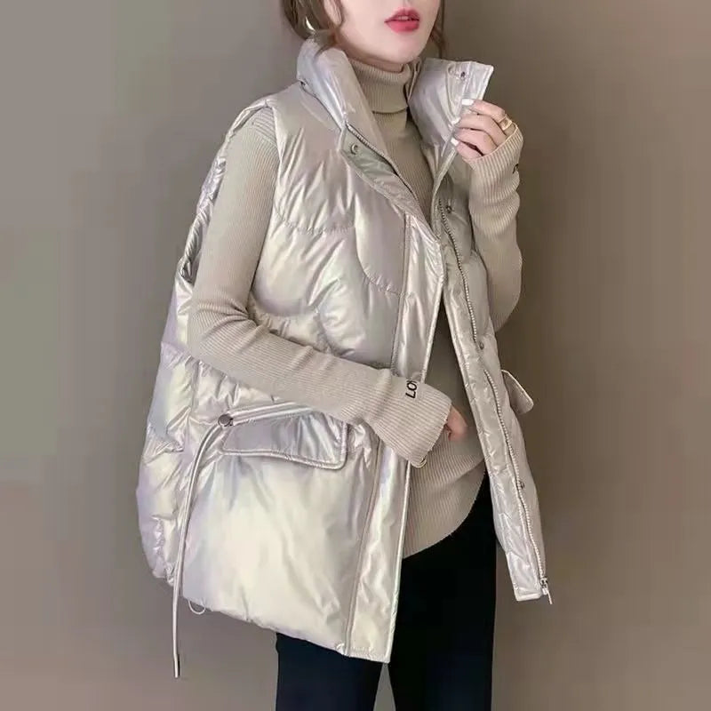 Selene – Ermeløs Jakke med Ståkrage og Sidelommer