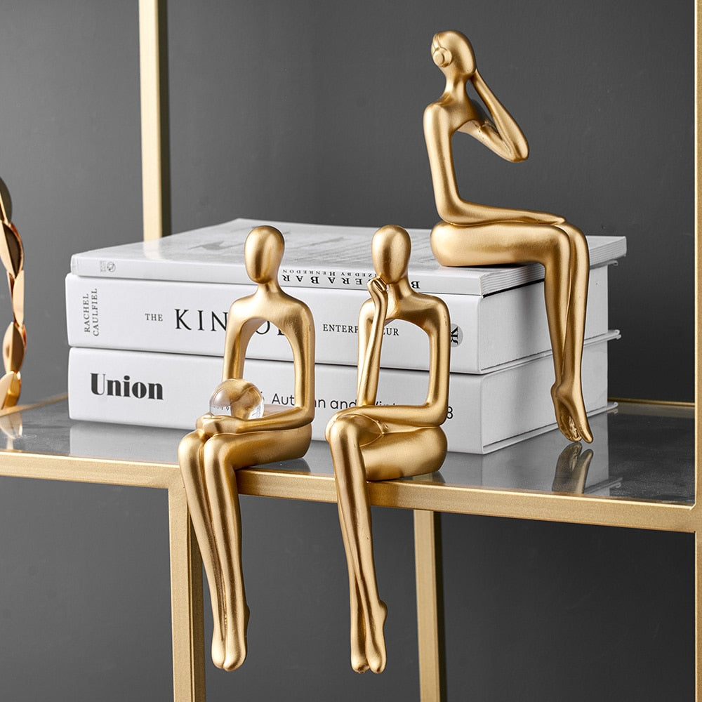 GoldenVibe - Abstrakt tenker gyllen statue for hjemmedekorasjon