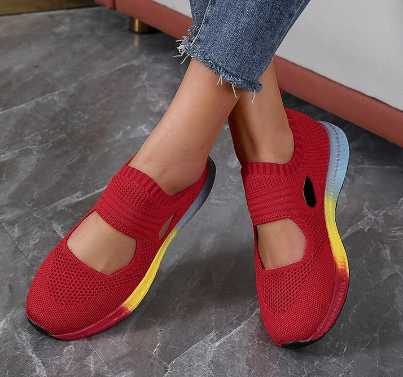 Lauren - Slip on joggesko med utskårne detaljer og fargerik såle
