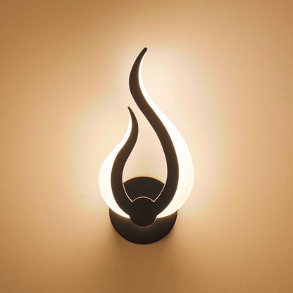 AuraGlow - LED-vegglampe med flammeinspirert design