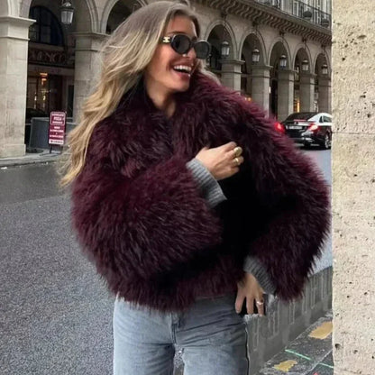 Nathalie – Fuskepelsfrakk med Lange Ermer og Løs Passform