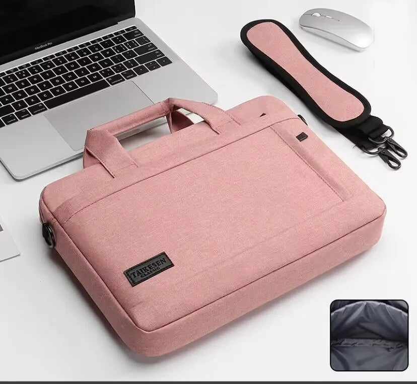 PixelPack - Beskyttende laptop-veske med justerbar skulderrem og organisert interiør