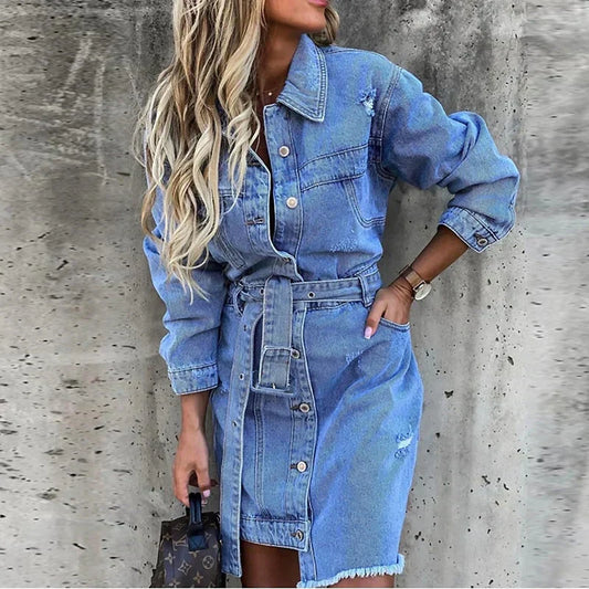 Mia - Klassisk denimkjole med flatterende belte i midjen
