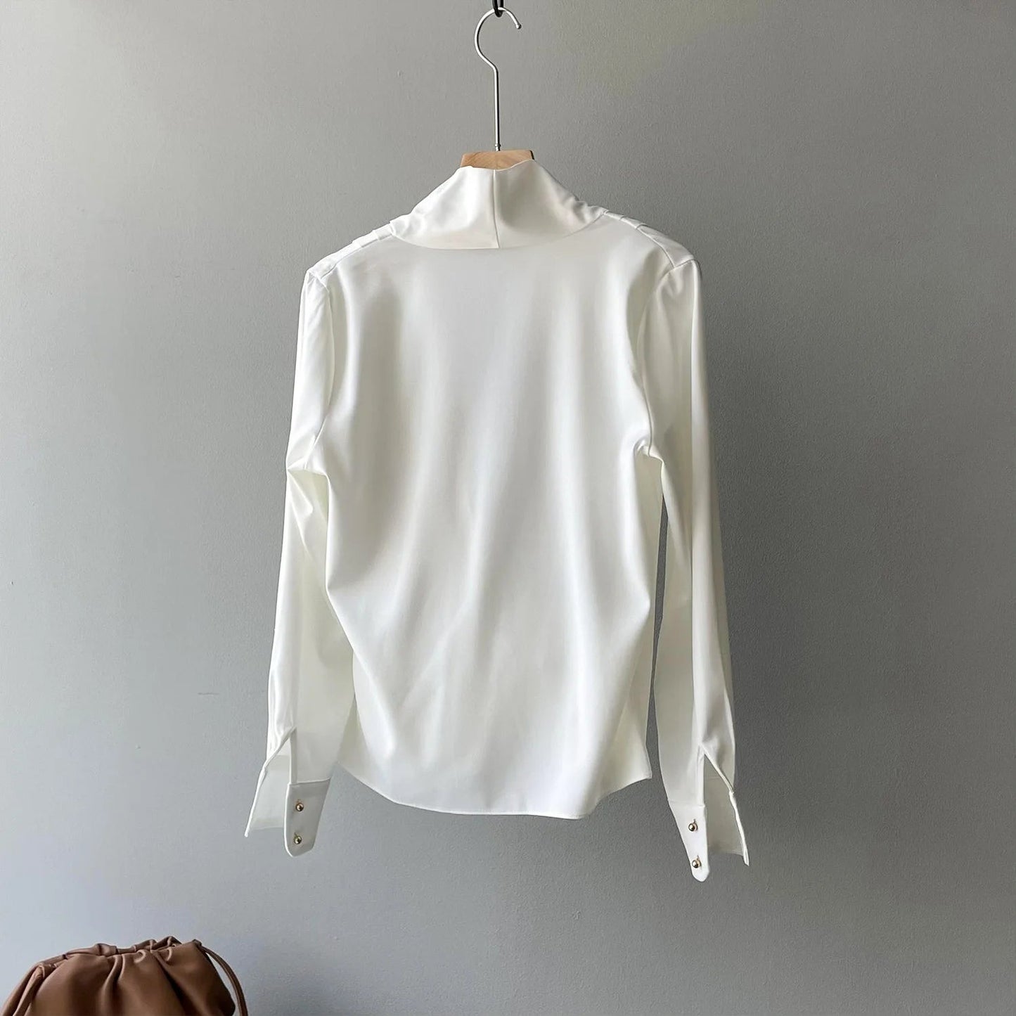 Aurelia - Bluse med drapert utringning for en sofistikert look