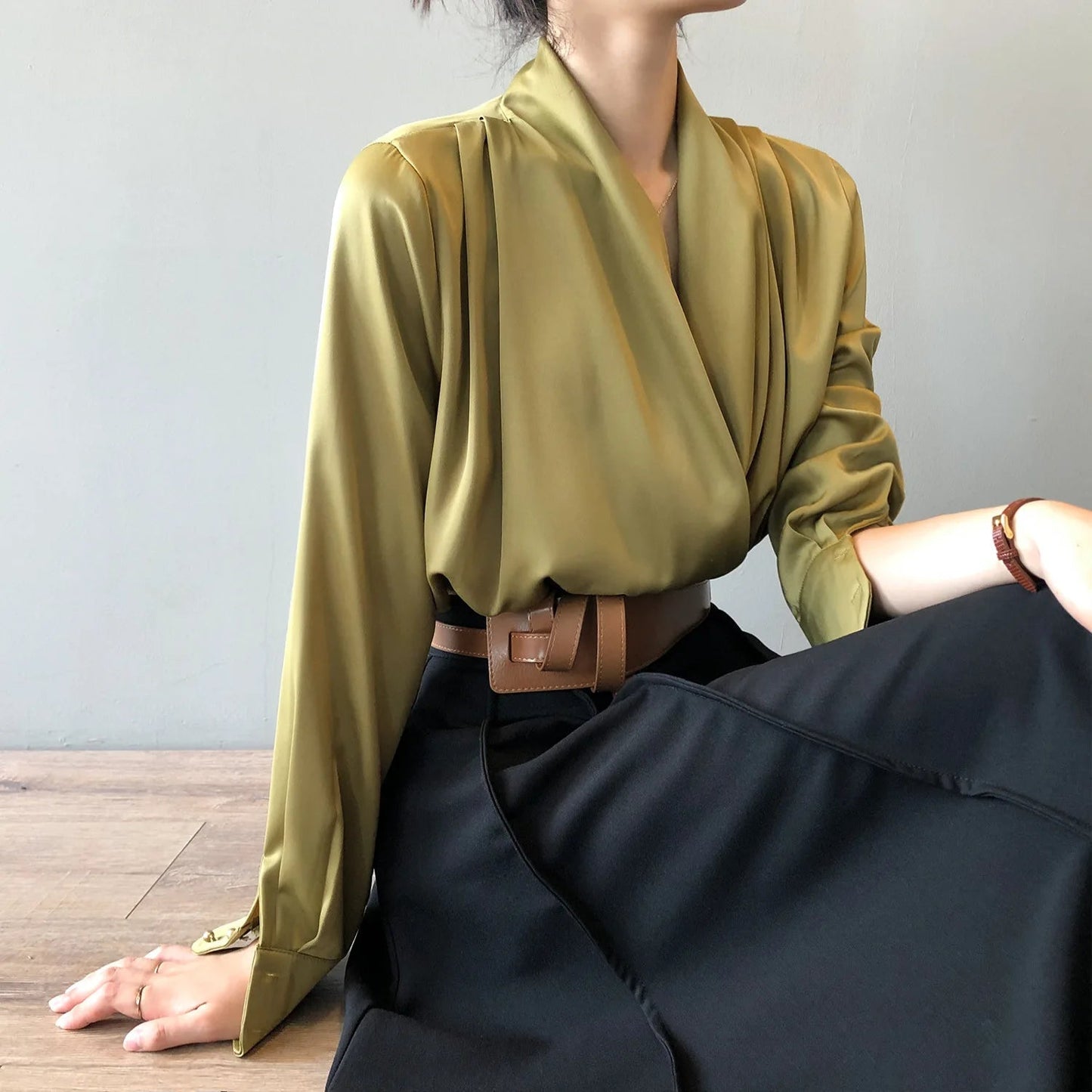 Aurelia - Bluse med drapert utringning for en sofistikert look