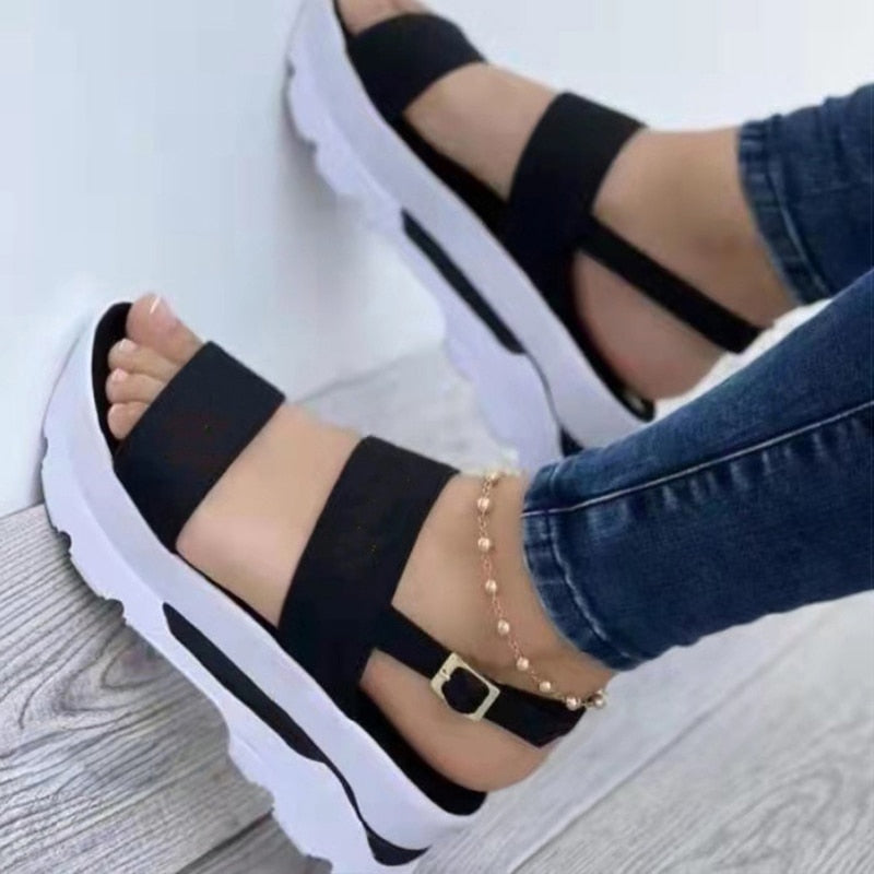 Zoe - Moderne sandaler med justerbare stropper og tykk såle