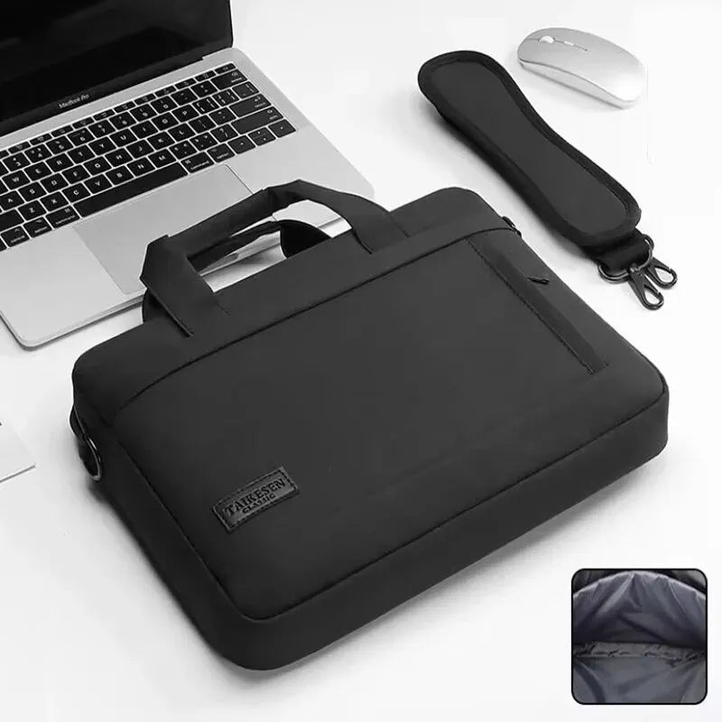 PixelPack - Beskyttende laptop-veske med justerbar skulderrem og organisert interiør