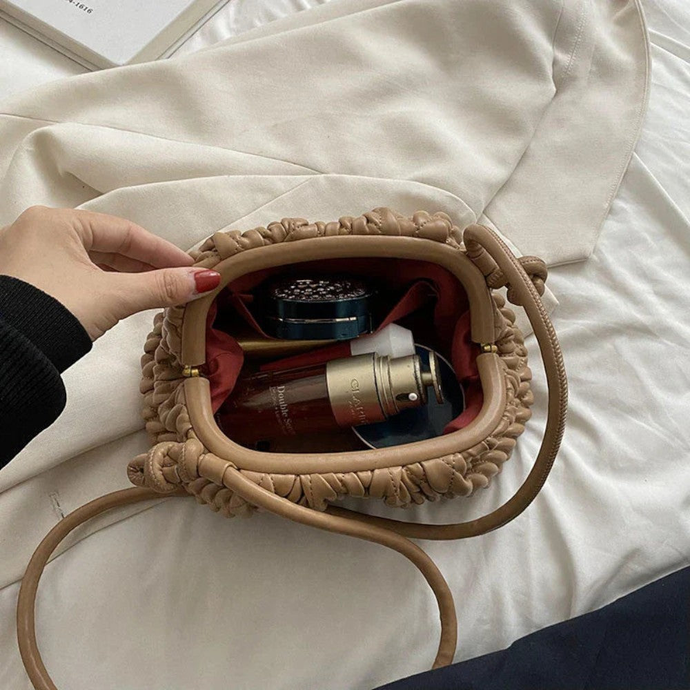 Sophia – Sateng Clutch veske med Romslig Interiør