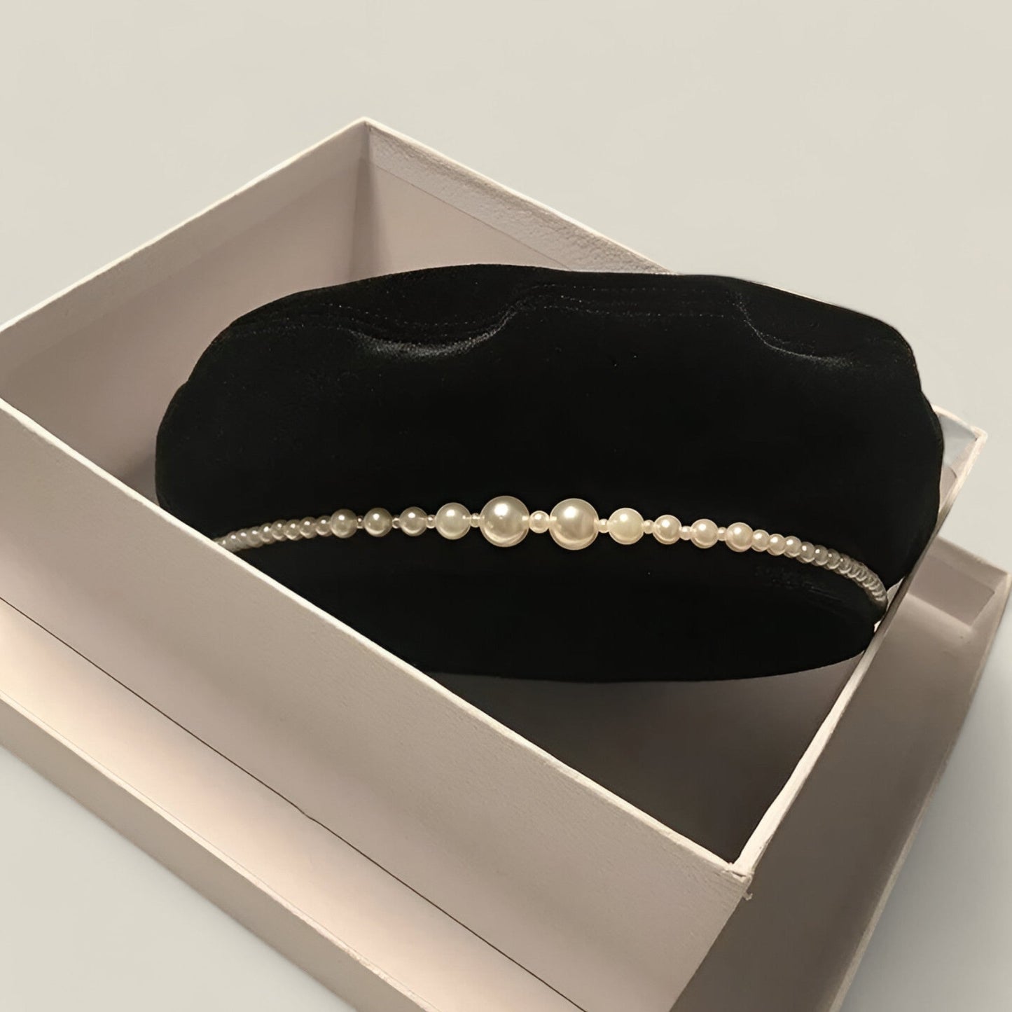 Éloïse - Elegant Pearl-Embellished Beret-2