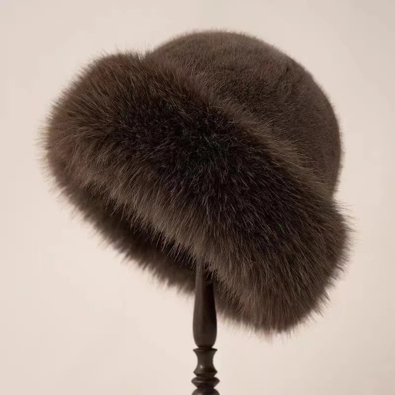 Maya - Chic plysjhatt med design i fuskepels