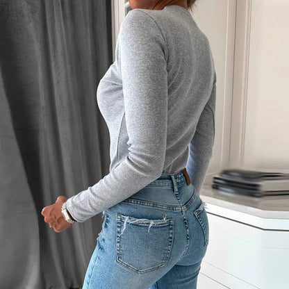 Lara - Langermet genser med rund hals og smal passform