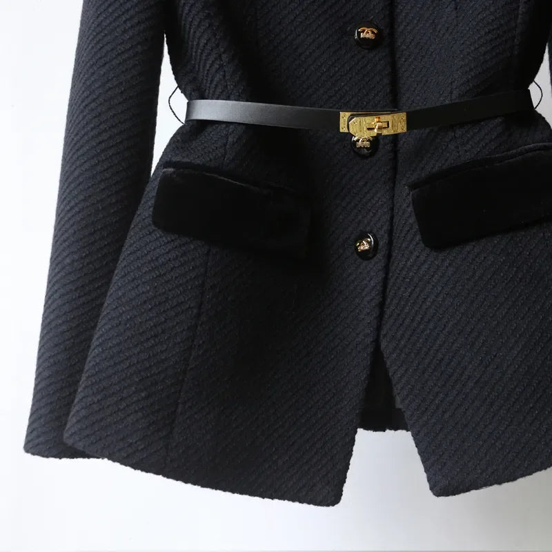 Clara - Blazer med belte med gyldne knappdetaljer og slitesterk finish