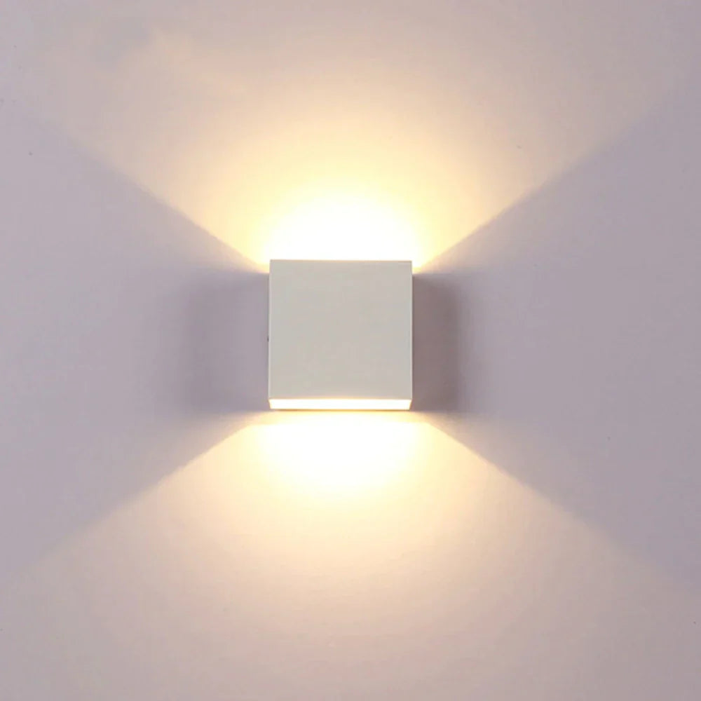GlowBright – Stilig vegglampe med myk glød for en koselig atmosfære