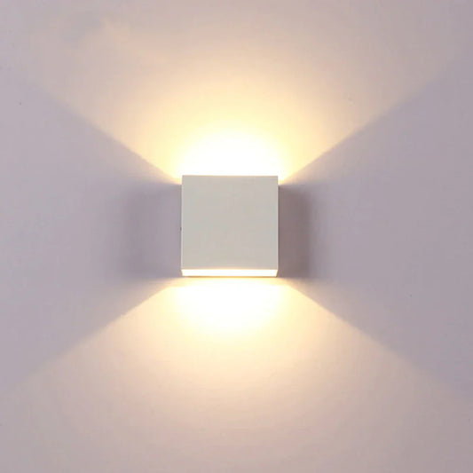 GlowBright – Stilig vegglampe med myk glød for en koselig atmosfære