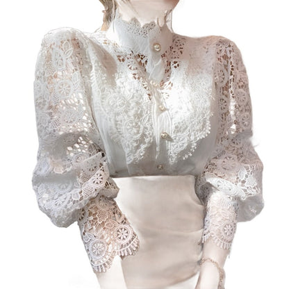 Lillith - Blondebluse med puffermer