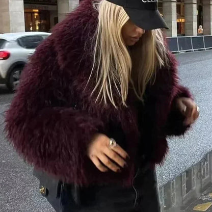 Nathalie – Fuskepelsfrakk med Lange Ermer og Løs Passform
