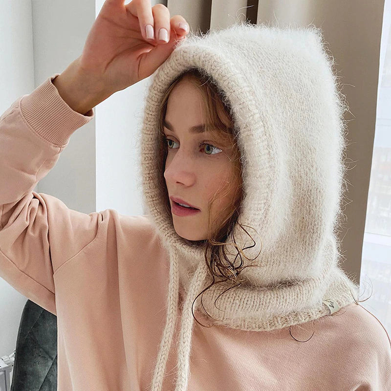 Clara - Myk og Komfortabel Strikket Pelslue med Justerbar Snor