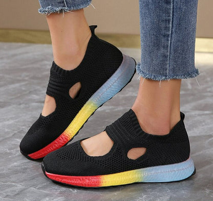 Lauren - Slip on joggesko med utskårne detaljer og fargerik såle