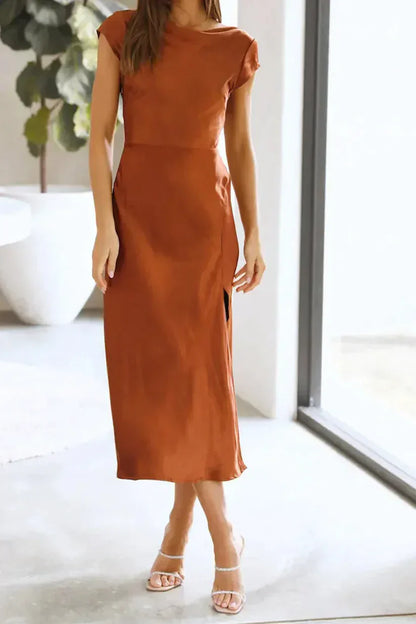 Sophie - Klassisk midikjole med skreddersydd silhuett og capsermer