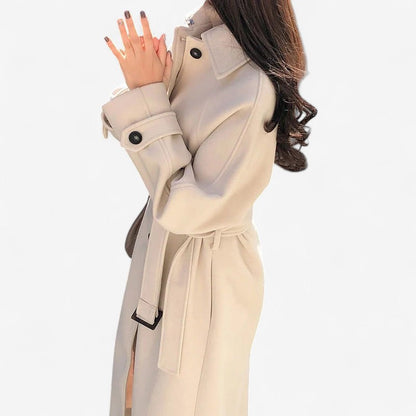 Laura - Langermet trenchcoat med slagkrage belte og flere lommer