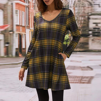 Aria - V-hals, langermet, rutete kjole med mønster