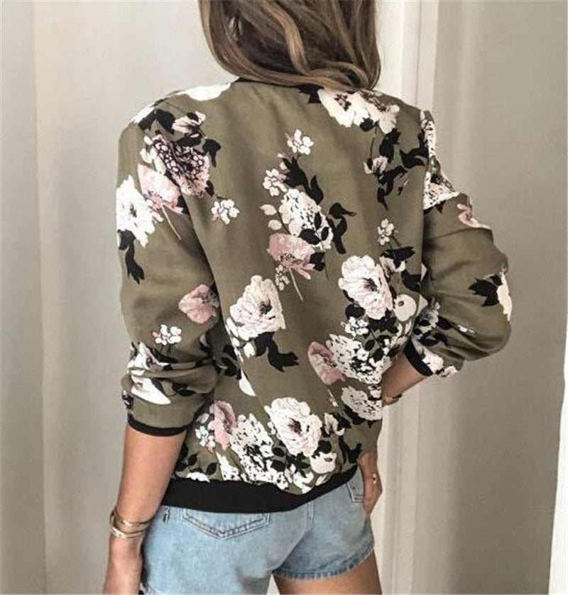 Isla - Blomsterbombejakke med Ribbestrikkede Mansjetter
