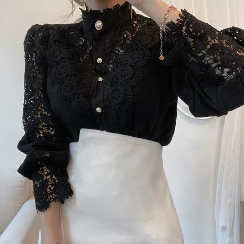 Lillith - Blondebluse med puffermer