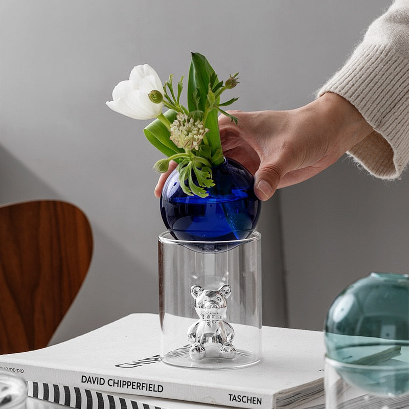 AuraNest - Elegant Kunstnerisk Glassvase med Karakteristisk Sfærisk Topp