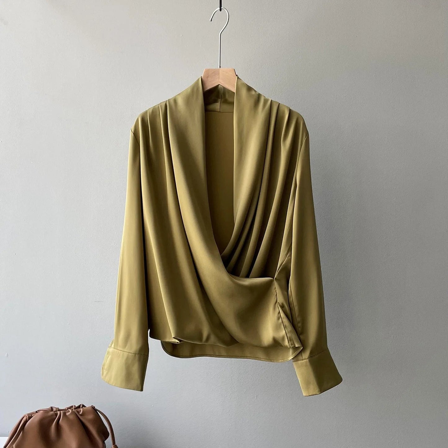 Aurelia - Bluse med drapert utringning for en sofistikert look