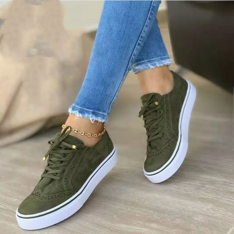 Lily - Klassiske joggesko i semsket skinn med trendy brogue-detaljer