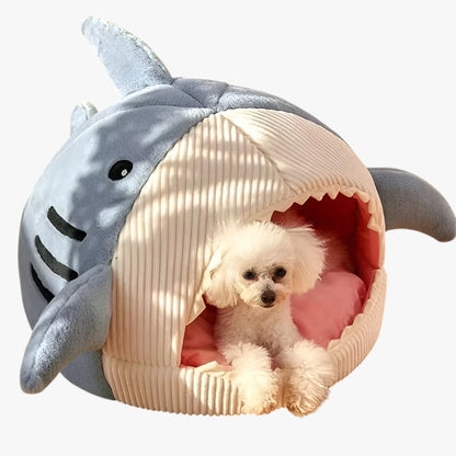 SoftBloom – Koselig Hajformet Lukket Katteseng med Varmeisolasjon og Elegant Design