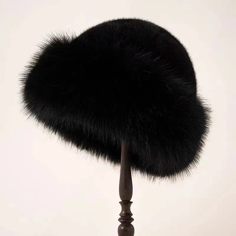 Maya - Chic plysjhatt med design i fuskepels