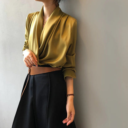 Aurelia - Bluse med drapert utringning for en sofistikert look