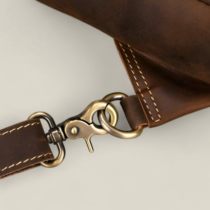 Enzo - Elegant Robust Brystveske med Romslig Kapasitet