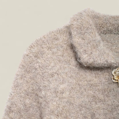 Lily - Myk strikkecardigan med feminine blomsterdetaljer for kjøligere dager