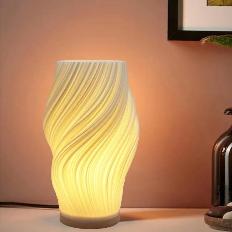 WaveGlow – Moderne bordlampe med bølgemønster for koselig stemningsbelysning