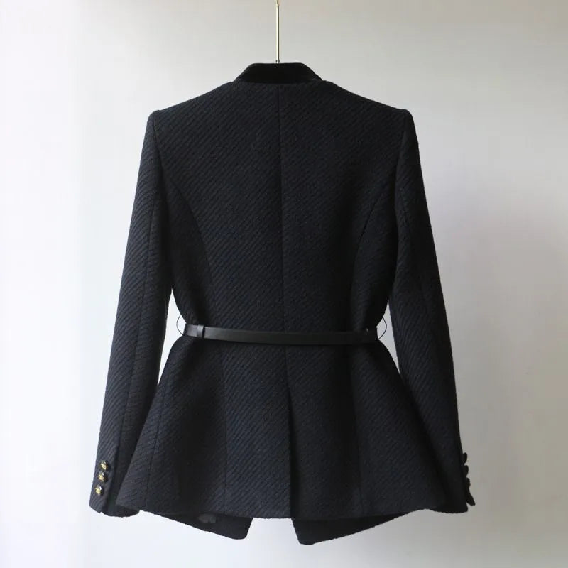 Clara - Blazer med belte med gyldne knappdetaljer og slitesterk finish