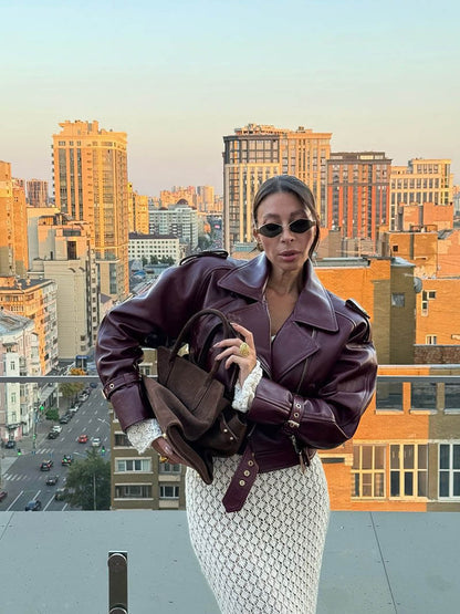 Isa - Kort jakke med lange ermer og nedslått krage